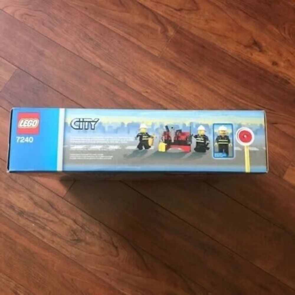Lego 7240 Town City Fire Fire Station Set 260 Pieces NIB NEW SEALED Retired - Picture 5 of 6